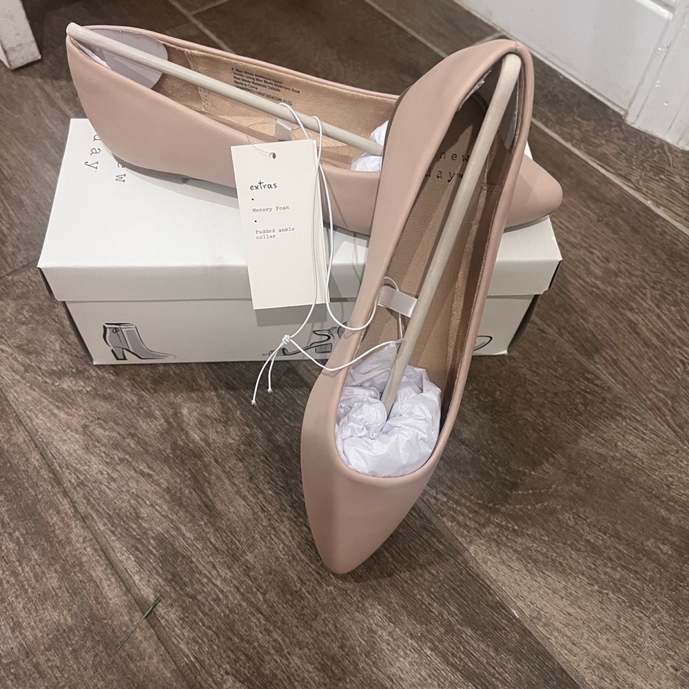 Brand new w/tags and Box's Comfy nude flats from Target size 8